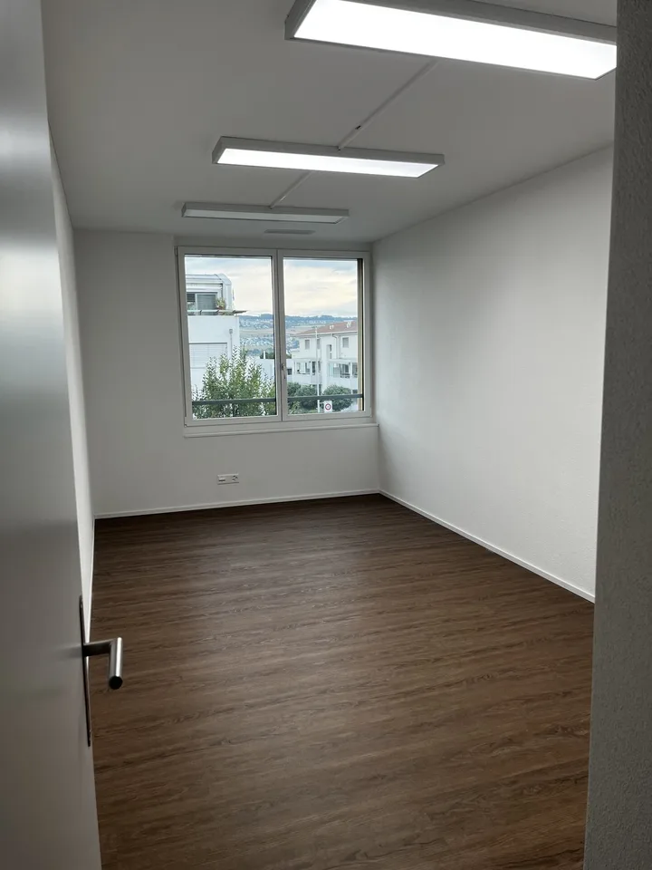 Helle Büro- oder Schulungsfläche – vielseitig nutzbar in Nottwil – Foto 7 von 13