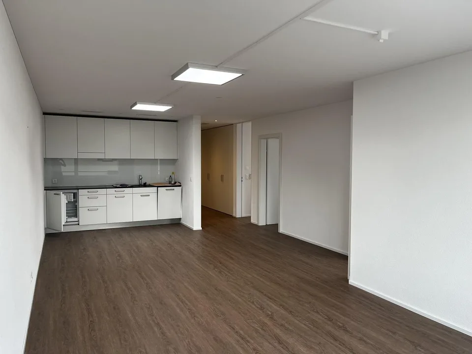 Helle Büro- oder Schulungsfläche – vielseitig nutzbar in Nottwil – Foto 4 von 13
