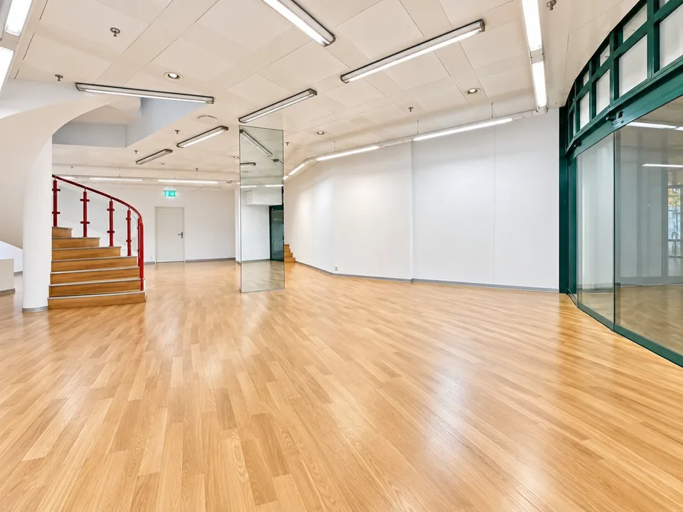ATTRAKTIVE GEWERBEFLÄCHE IN DER KERNZONE OLTEN ZU VERKAUFEN – foto 5 di 5