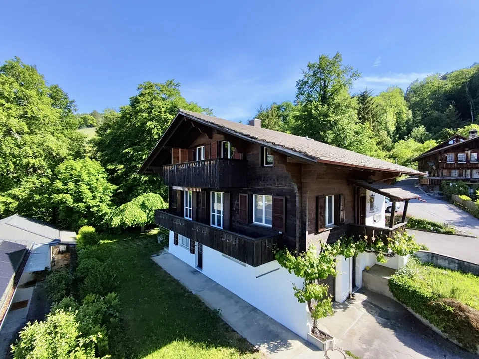 Hünibach: Haus an sonniger Lage über dem Thunersee – foto 2 di 9
