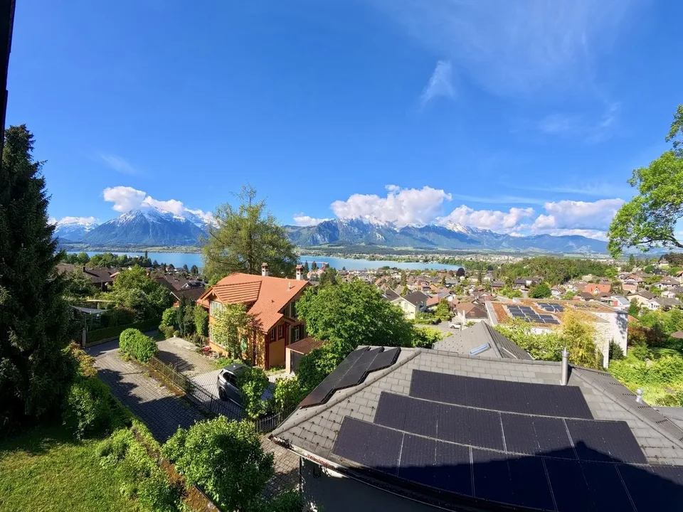 Hünibach: Haus an sonniger Lage über dem Thunersee – foto 4 di 9