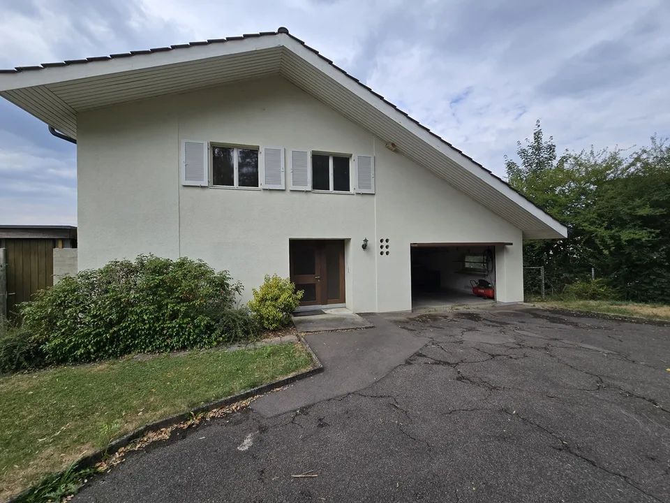 Freistehendes 6.5-Zimmer-Einfamilienhaus mit grossem Garten