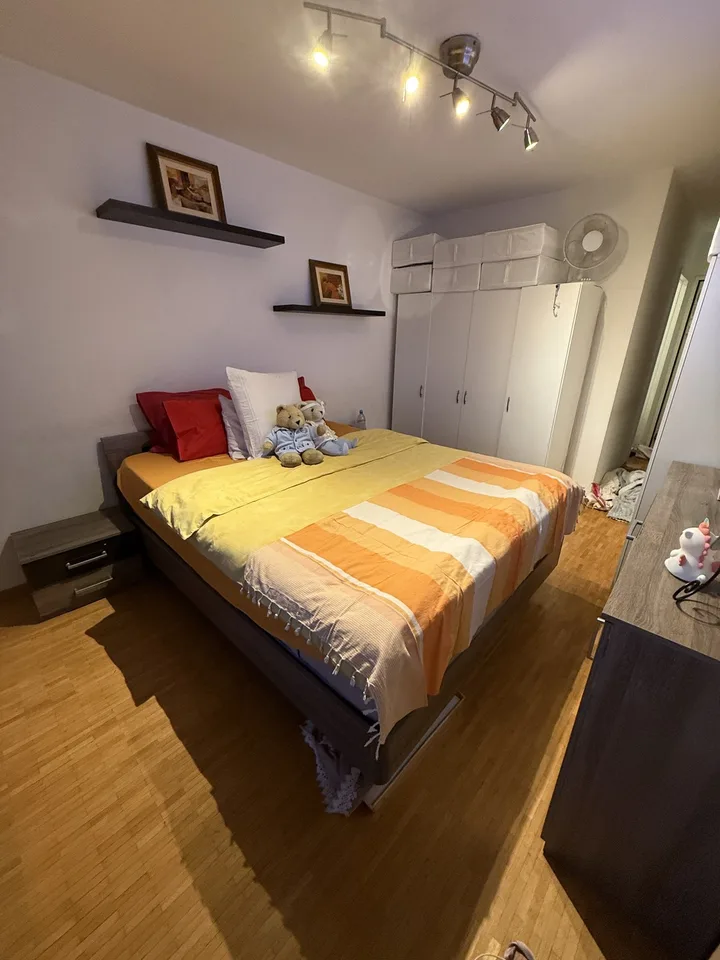Habitation avec toilettes complète et balcon