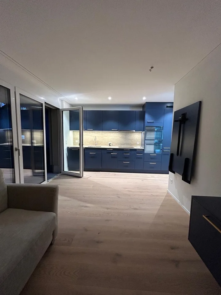Zweitbezug am See 2,5 Zi 🐟⚓️🛥️ unmöbliert Garage zzgl. 🏡🅿️