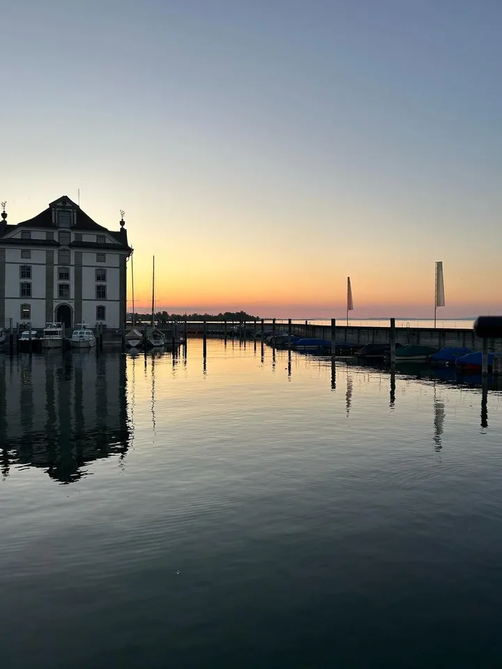 Zweitbezug am See 2,5 Zi 🐟⚓️🛥️ unmöbliert Garage zzgl. 🏡🅿️
