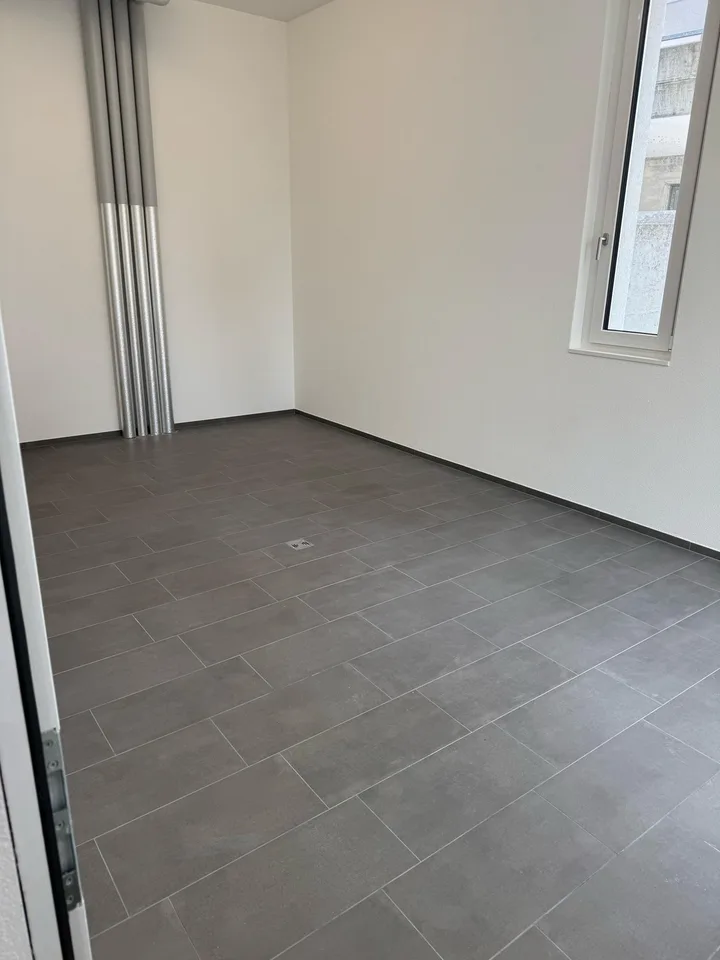 Zweitbezug am See 2,5 Zi 🐟⚓️🛥️ unmöbliert Garage zzgl. 🏡🅿️