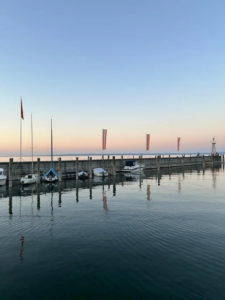 Zweitbezug am See 2,5 Zi 🐟⚓️🛥️ unmöbliert Garage zzgl. 🏡🅿️
