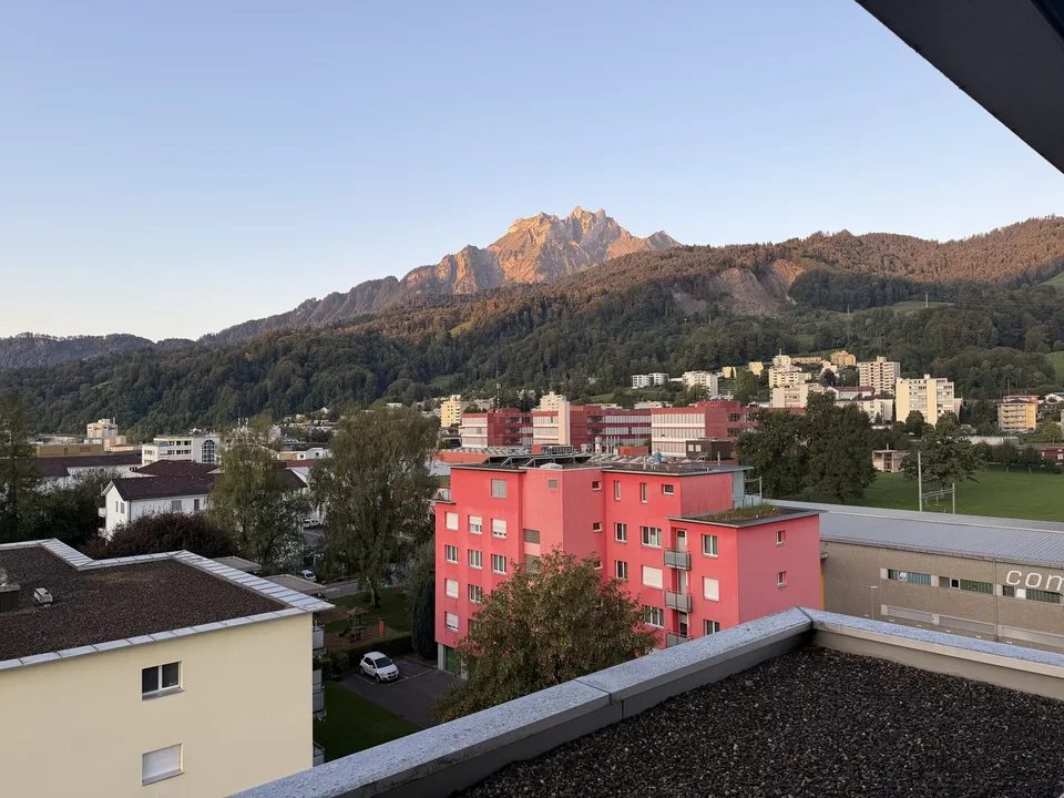 Exklusive Attikawohnung in Horw riesige Terrasse, Top-Aussicht & Bahnanbindung
