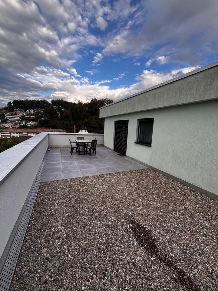 Exklusive Attikawohnung in Horw riesige Terrasse, Top-Aussicht & Bahnanbindung