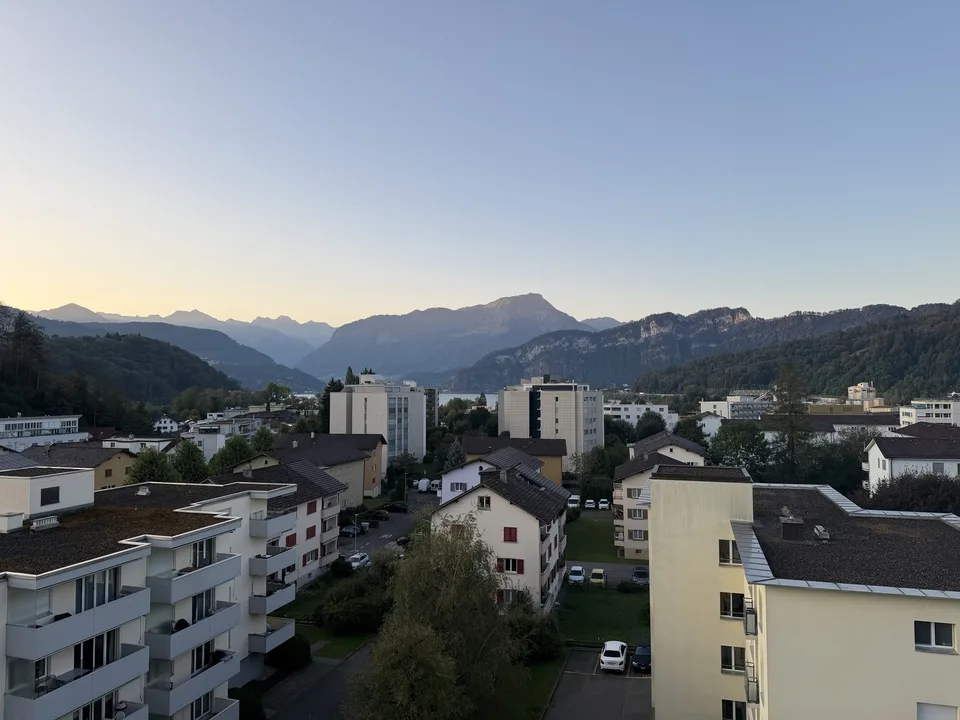 Exklusive Attikawohnung in Horw riesige Terrasse, Top-Aussicht & Bahnanbindung