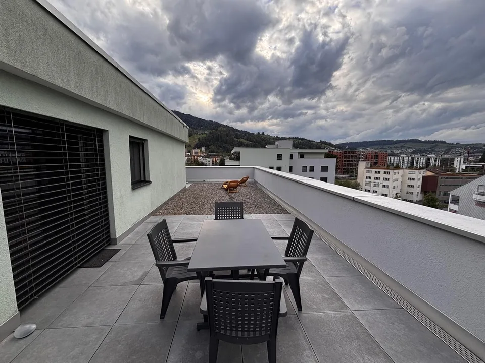 Exklusive Attikawohnung in Horw riesige Terrasse, Top-Aussicht & Bahnanbindung