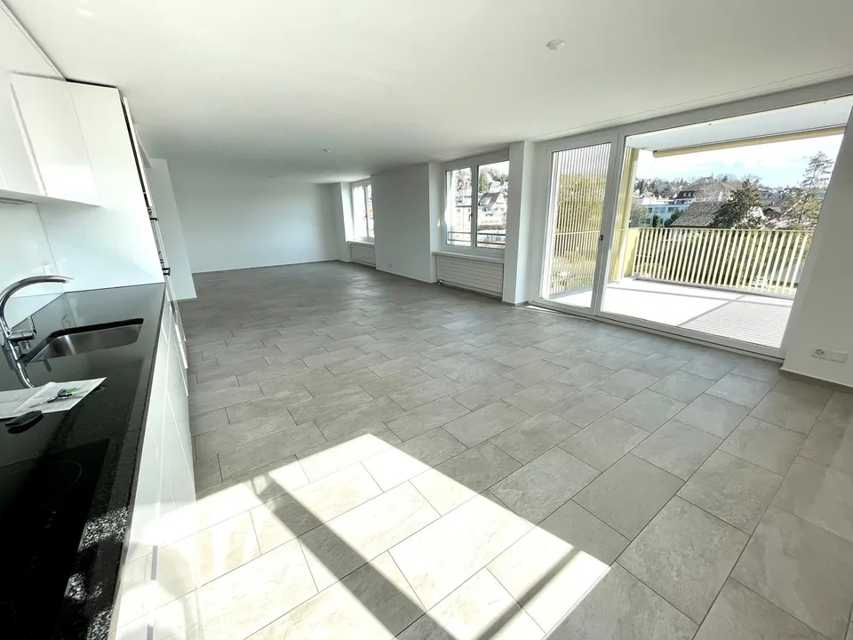 Grosszügige 3.5-Zimmer-Wohnung mit traumhafter Seesicht in Erlenbach