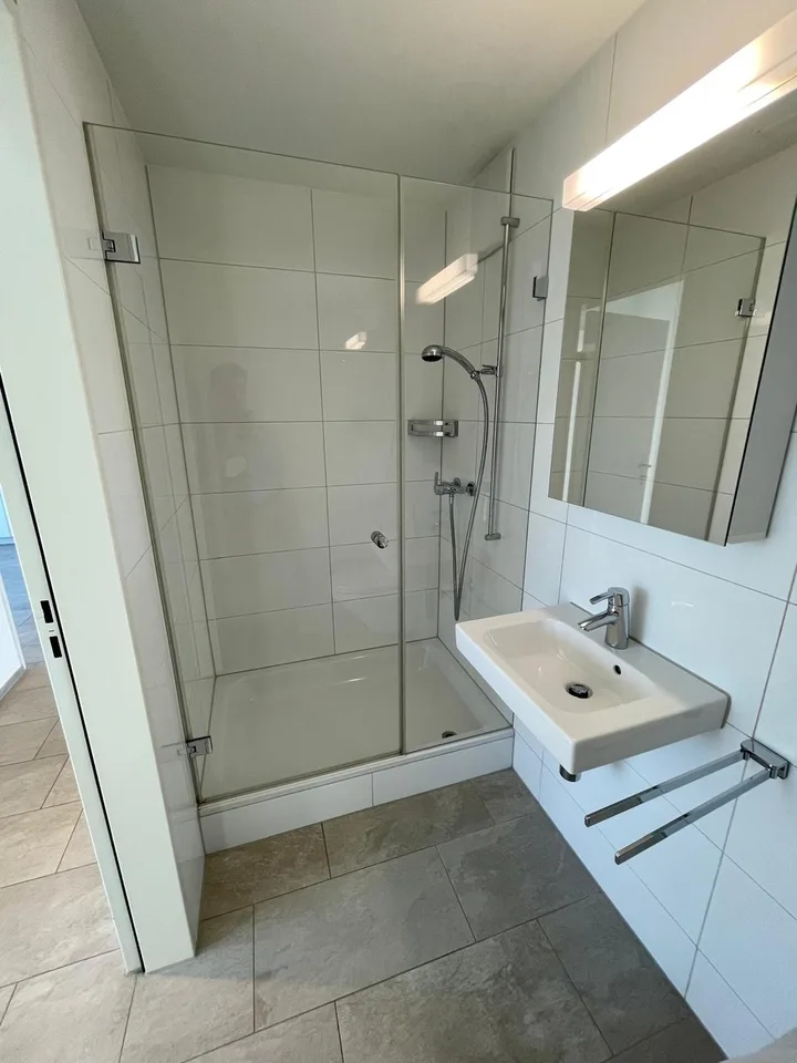 Grosszügige 3.5-Zimmer-Wohnung mit traumhafter Seesicht in Erlenbach