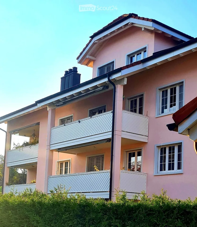 Helle, ruhige 3.5 ZWG mit tollem Südbalkon nahe Hallwilersee