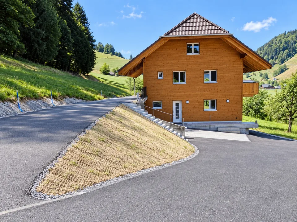 Erstbezug nach Totalsanierung – moderne 2.5-Zimmer-Wohnung mit Gartensitzplatz