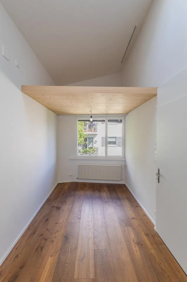 NACHMIETER GESUCHT für Grosszügige und helle 3.5-Zimmer-Dachwohnung mit Seesicht in Hünibach