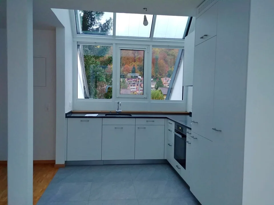 Helle 3.5-Zimmer-Maisonette mit Aussicht in Bonstetten