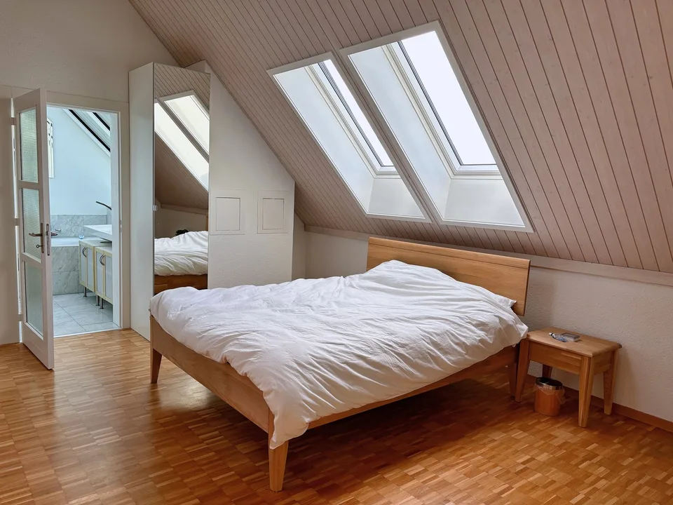 Helle 3.5-Zimmer-Maisonette mit Aussicht in Bonstetten