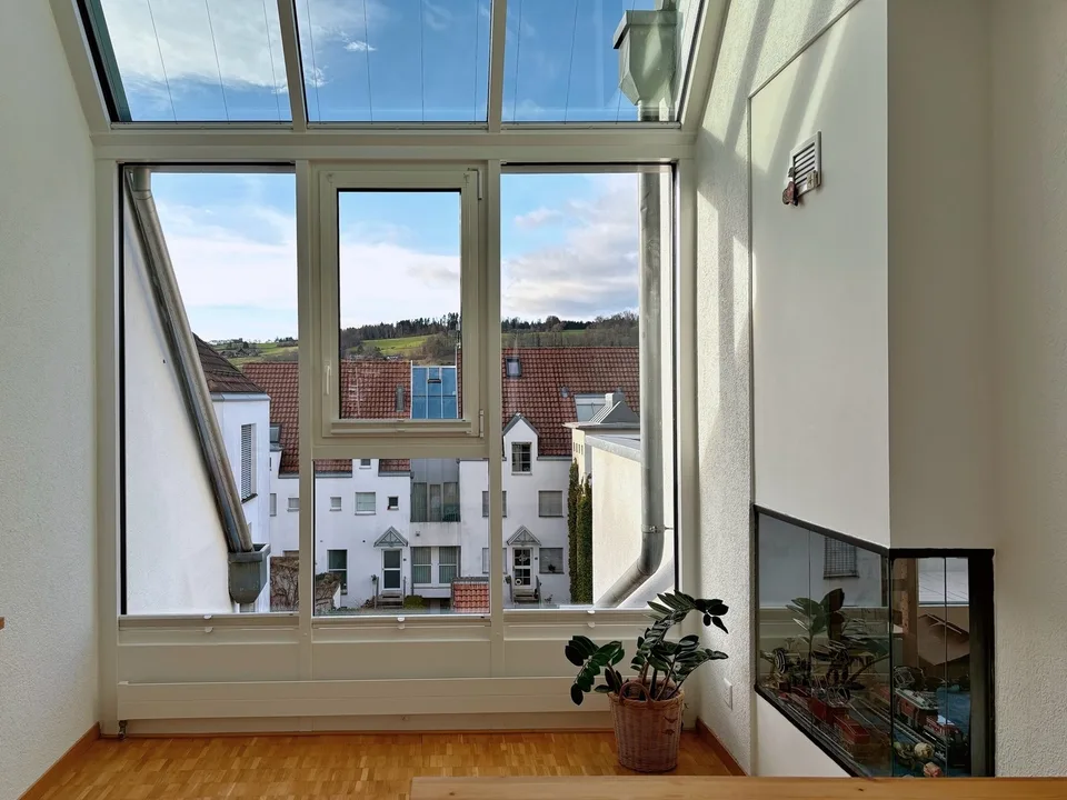 Helle 3.5-Zimmer-Maisonette mit Aussicht in Bonstetten