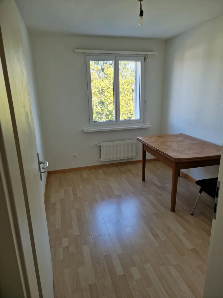 Helle WG-Zimmer in renovierter Wohnung