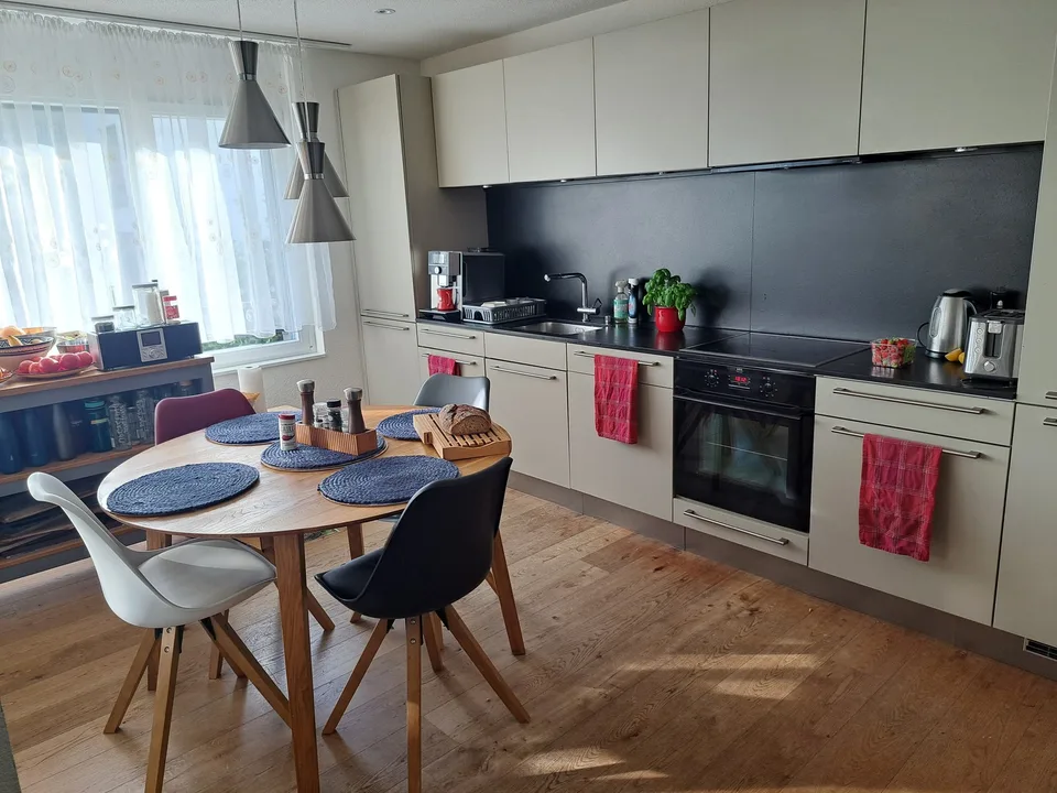 Moderne, teilmöblierte 4.5-Zimmer-Wohnung in Birmensdorf ZH zur befristeten Untermiete