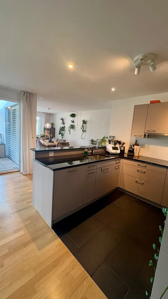 Moderne 2.5-Zimmer-Wohnung mit über 50 m² Terrasse in Dübendorf