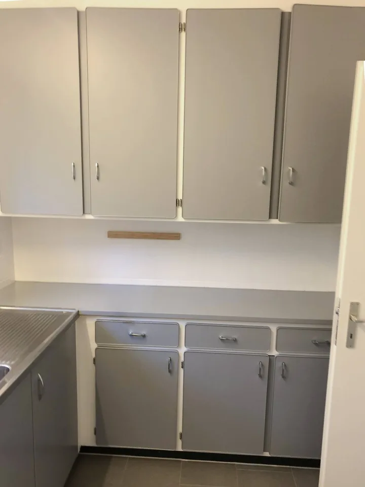 Bright 4-Room Apartment with Large Balcony & Beautiful Lägern Views – Replacement Tenant Wanted