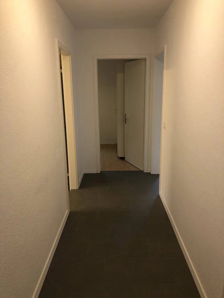Bright 4-Room Apartment with Large Balcony & Beautiful Lägern Views – Replacement Tenant Wanted