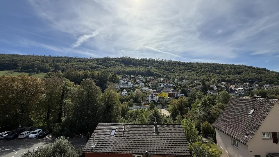 Bright 4-Room Apartment with Large Balcony & Beautiful Lägern Views – Replacement Tenant Wanted