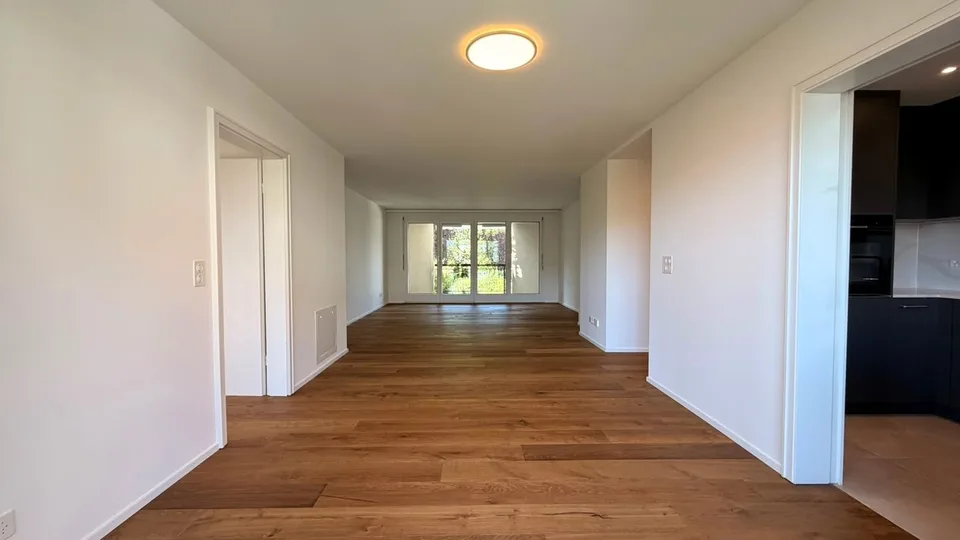 Frisch renovierte 3.5-Zimmer-Wohnung mit ca. 95 m² und zwei Balkonen