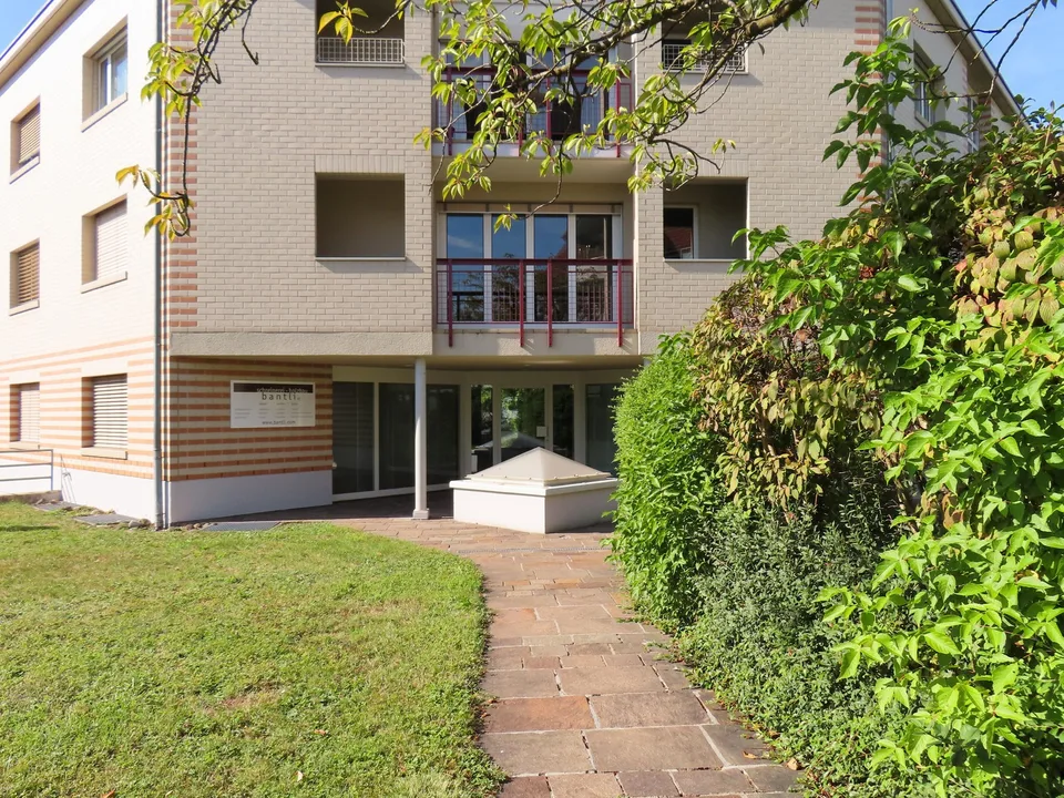 Frisch renovierte 3.5-Zimmer-Wohnung mit ca. 95 m² und zwei Balkonen
