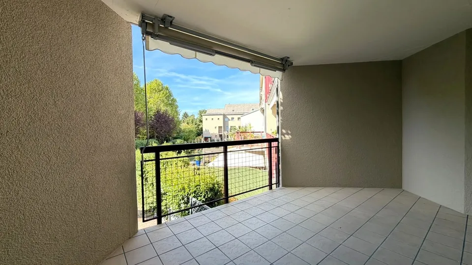 Frisch renovierte 3.5-Zimmer-Wohnung mit ca. 95 m² und zwei Balkonen
