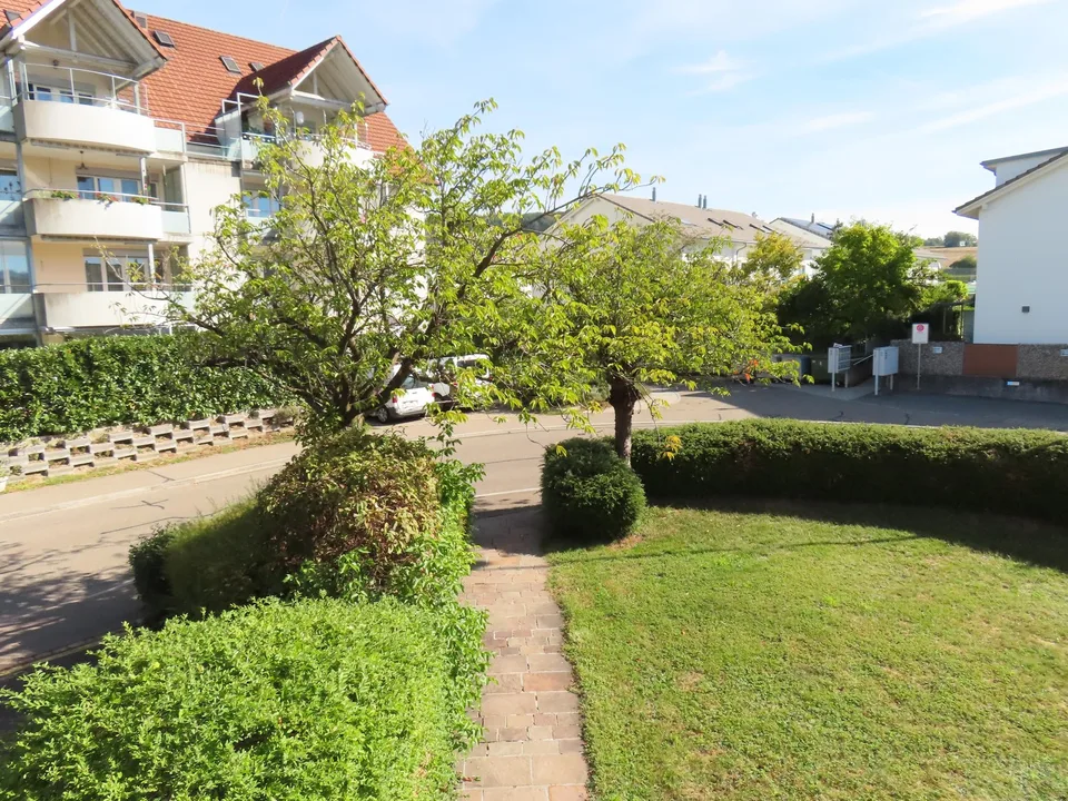 Frisch renovierte 3.5-Zimmer-Wohnung mit ca. 95 m² und zwei Balkonen