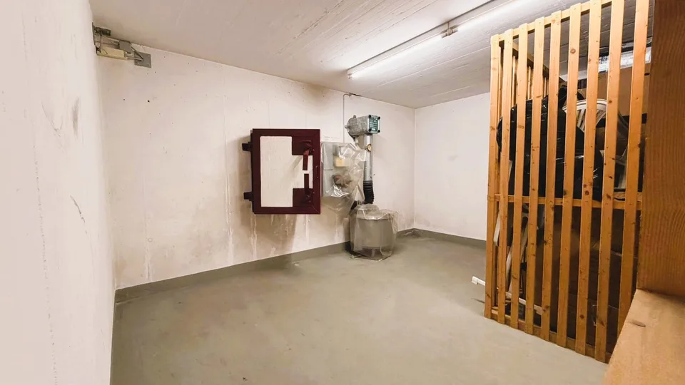 Frisch renovierte 3.5-Zimmer-Wohnung mit ca. 95 m² und zwei Balkonen