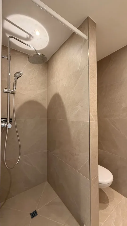 Frisch renovierte 3.5-Zimmer-Wohnung mit ca. 95 m² und zwei Balkonen