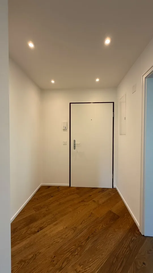 Frisch renovierte 3.5-Zimmer-Wohnung mit ca. 95 m² und zwei Balkonen