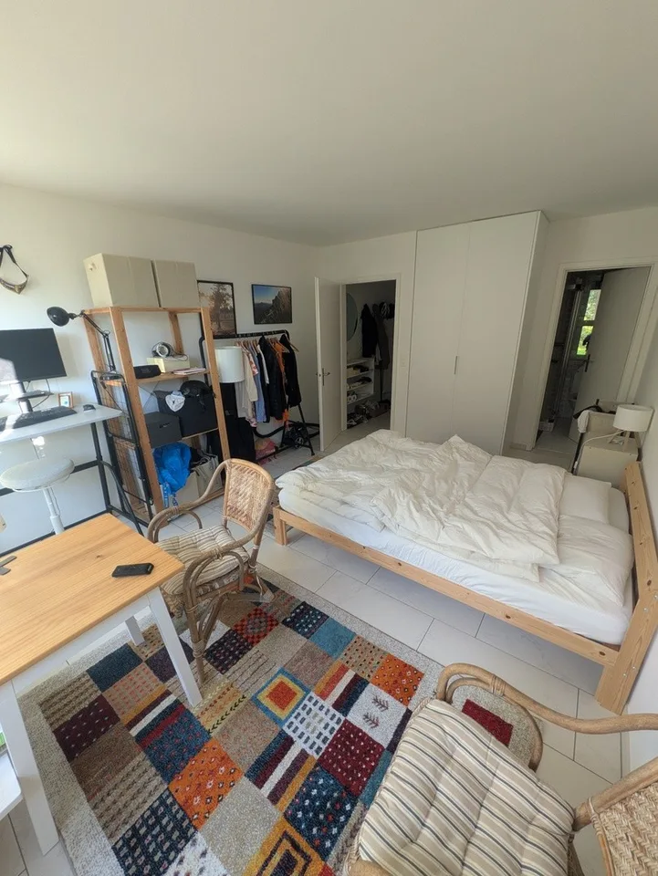 Bright 1.5-room ground-floor flat with garden – 5 minutes from the lake and train station
