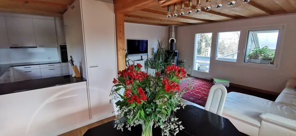 Geräumiges Zimmer in gediegener WG
