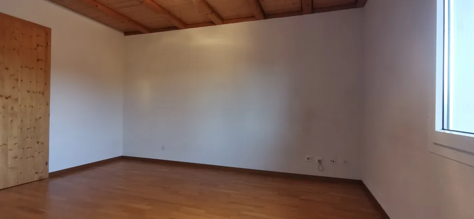 Geräumiges Zimmer in gediegener WG