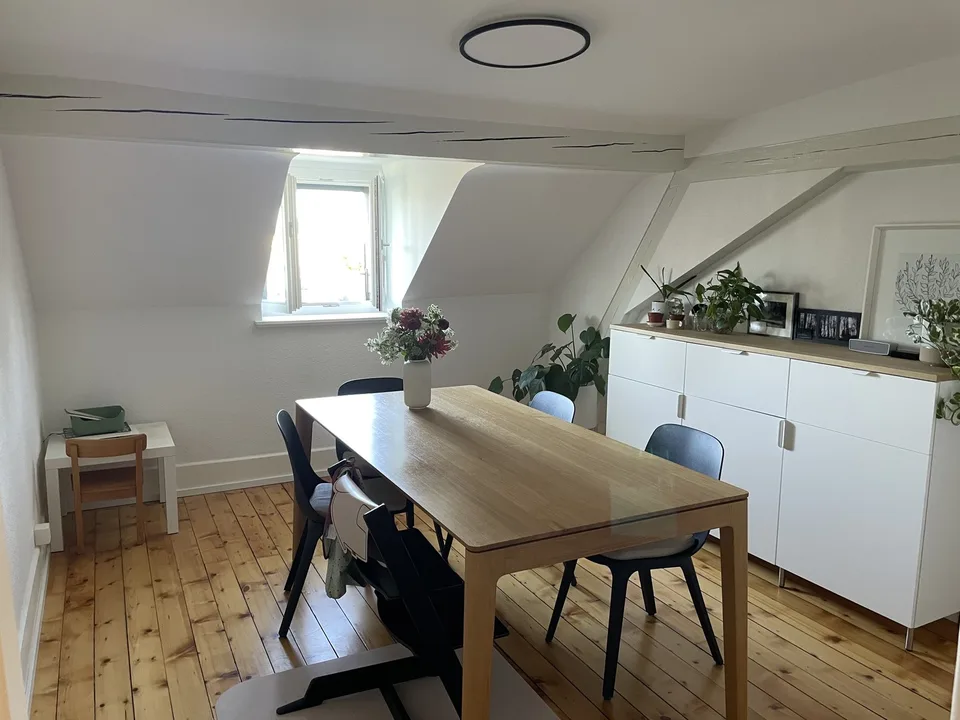 Außergewöhnliche Lage: 5-Zimmer-Wohnung renoviert – Foto 2 von 10
