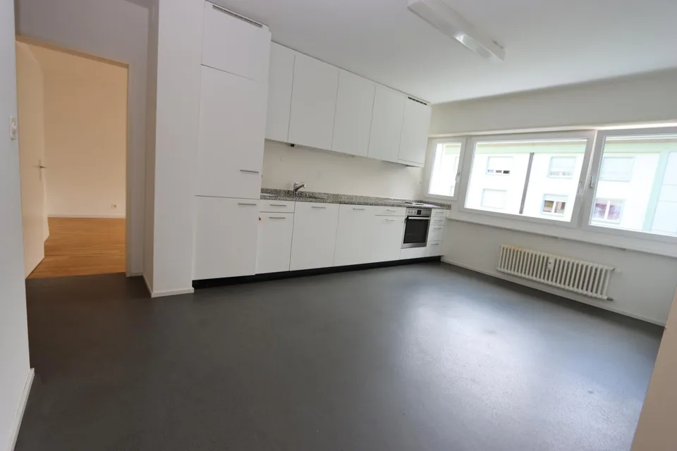 ATTRACTIVE, SPACIOUS 3-ROOM APARTMENT IN A GOOD LOCATION – photo 9 of 12