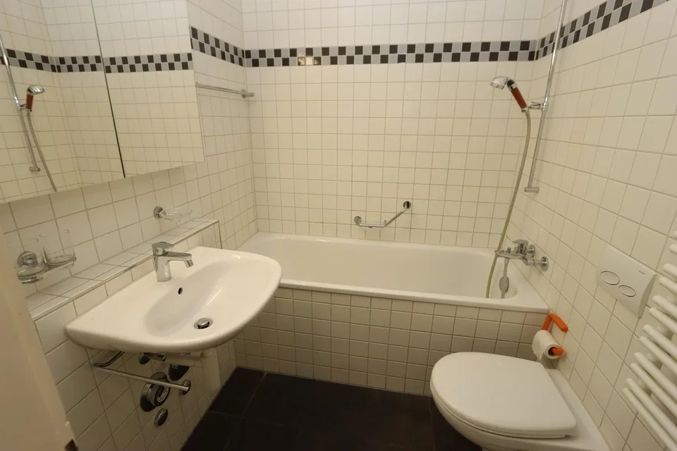 ATTRACTIVE, SPACIOUS 3-ROOM APARTMENT IN A GOOD LOCATION – photo 11 of 12