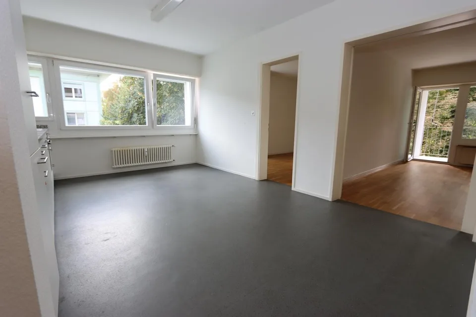 ATTRACTIVE, SPACIOUS 3-ROOM APARTMENT IN A GOOD LOCATION – photo 8 of 12