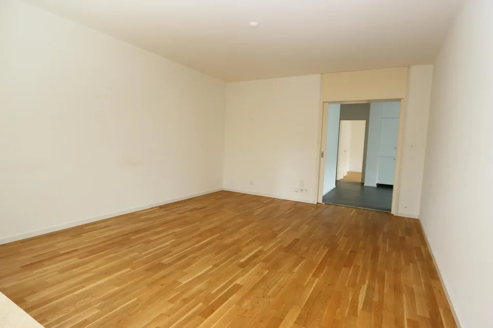 ATTRACTIVE, SPACIOUS 3-ROOM APARTMENT IN A GOOD LOCATION – photo 5 of 12
