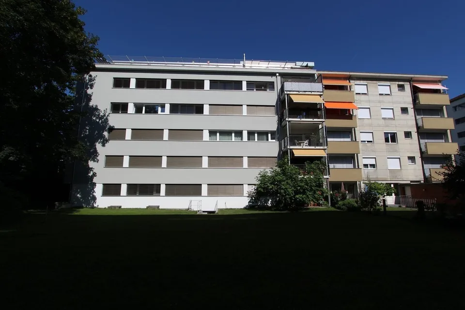 ATTRACTIVE, SPACIOUS 3-ROOM APARTMENT IN A GOOD LOCATION – photo 2 of 12