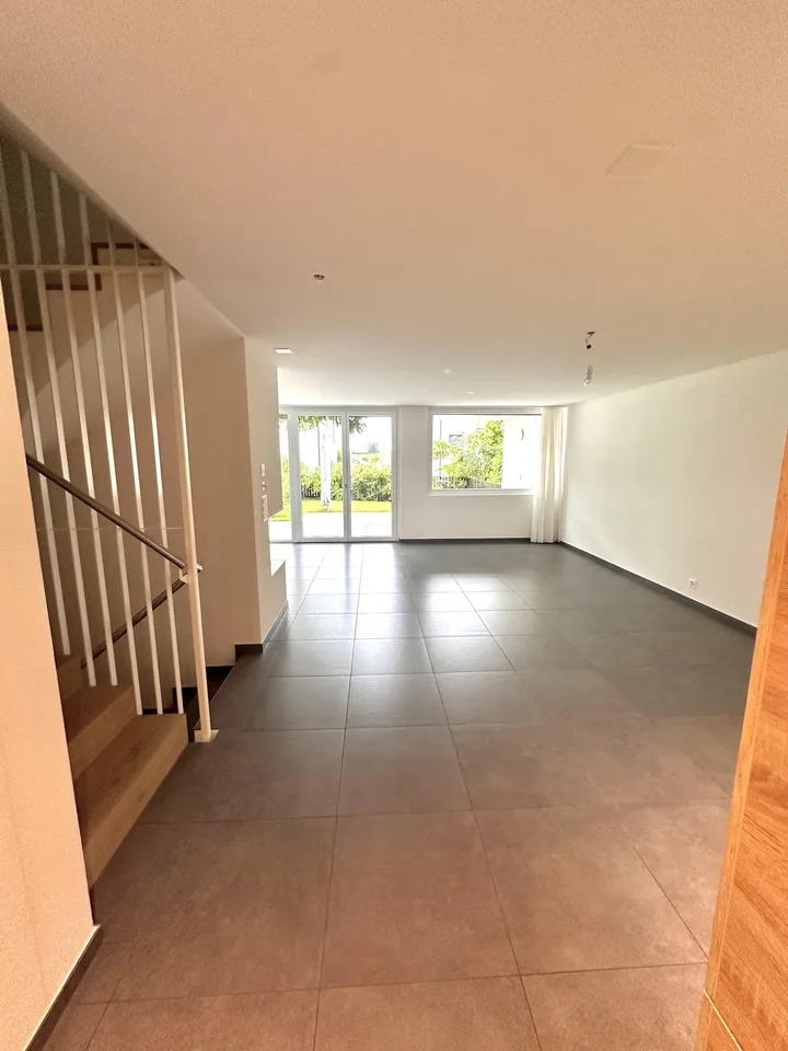 Wunderschönes 5.5-Zimmer-Familienhaus | ca. 240 m² | Garten | 10 Min. von Zug