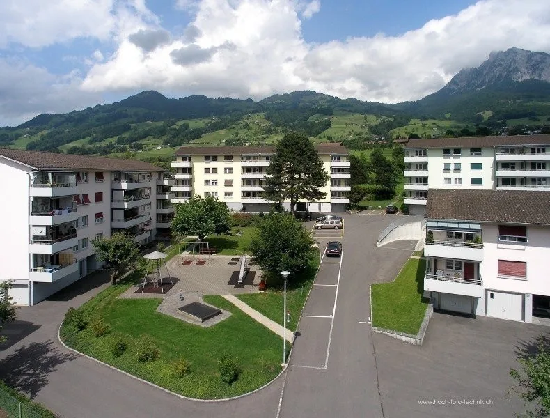 Habiter dans le vert avec vue sur les Mythen