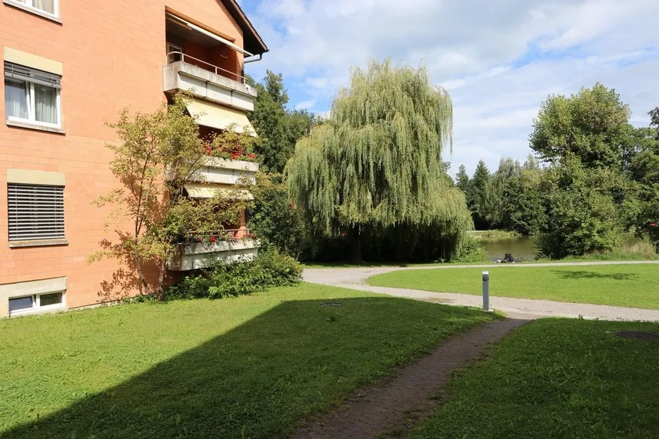 Appartement 3.5 pièces dans un endroit calme directement sur l'étang