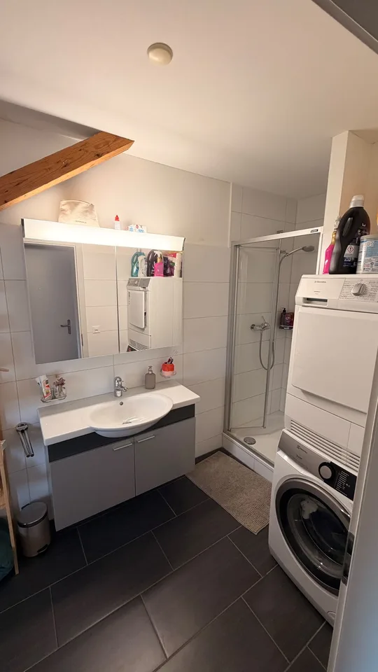 Grosszügige, lichtdurchflutete 2.5-Zimmer Wohnung im beliebten Inneren Lind Quartier