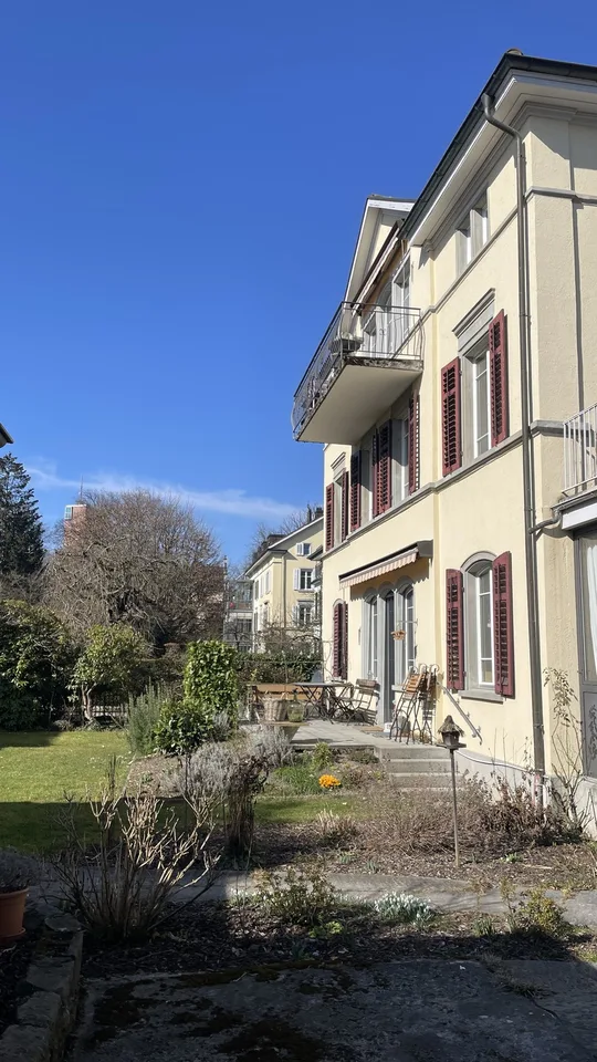Grosszügige, lichtdurchflutete 2.5-Zimmer Wohnung im beliebten Inneren Lind Quartier